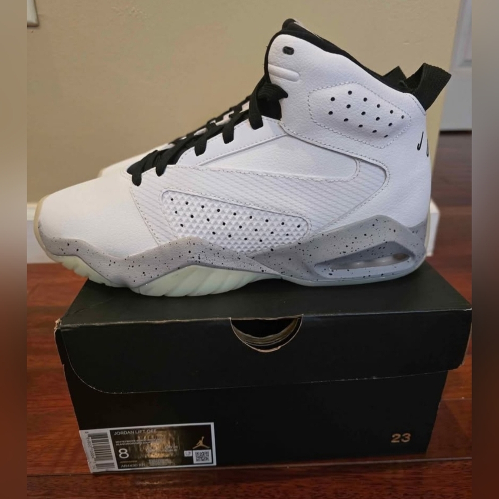 NIB - Nike Jordan White and Gray Sneakers - Mens Size 8